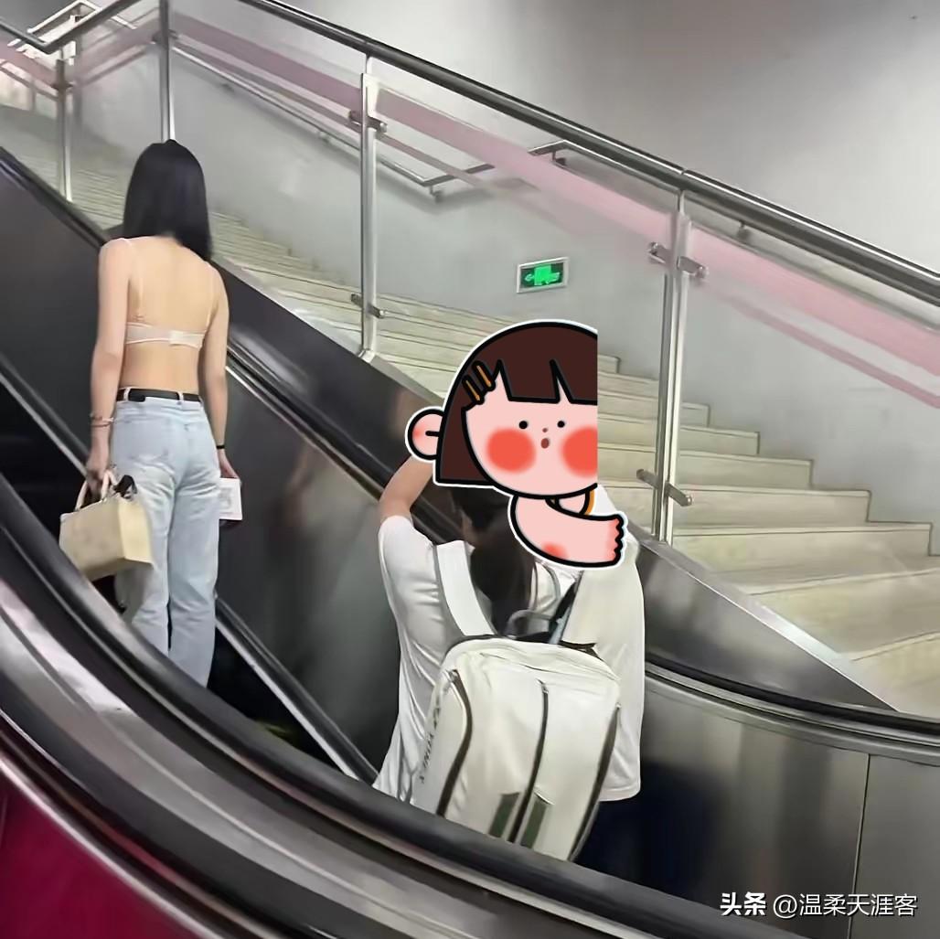 这样穿搭居然能乘坐地铁？
说实话有点刷新我的认知。
大家都清楚，男士光膀子直接禁