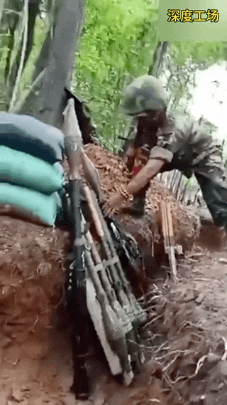 柬埔寨步兵正在使用，我国生产的69-1火箭筒，可以发射T-61-1反装甲火箭弹。