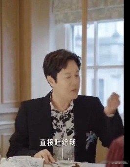 胡兵蔡国庆上课调皮被老师惩罚 胡兵和蔡国庆的课堂互动，让人看到了他们真实可爱的一