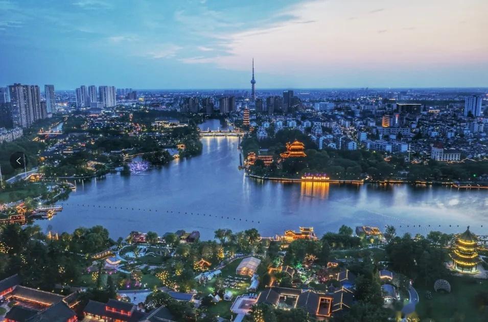 泰州引力人才高质量发展大会广聚英才泰想你来 2026年，地级泰州市组建三十周年，