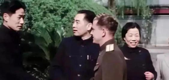 1949年，毛岸英以俄语翻译的身份，陪同周恩来总理接待了苏联来访人员，这是毛岸英