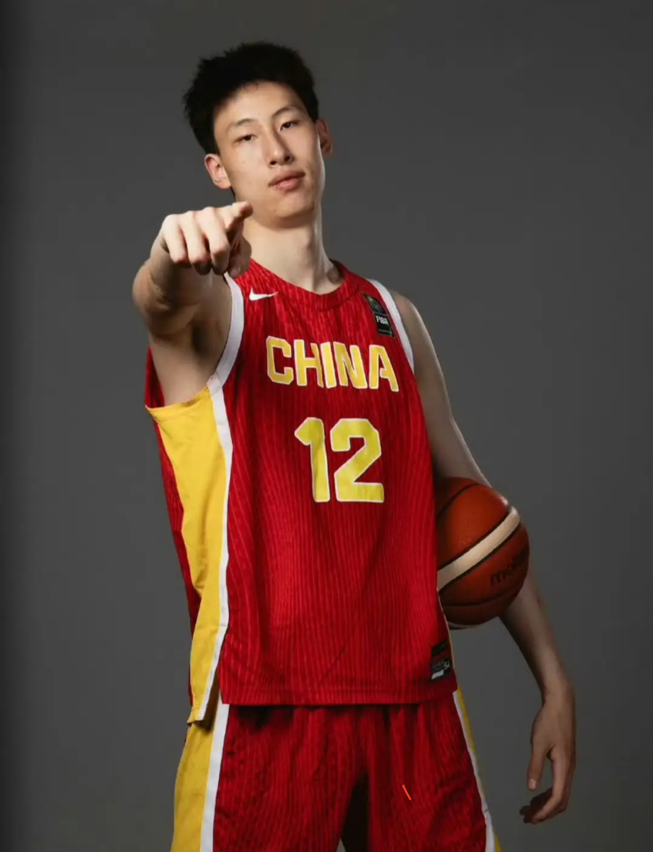 郇斯楠入选耐克巅峰赛～～中国男篮