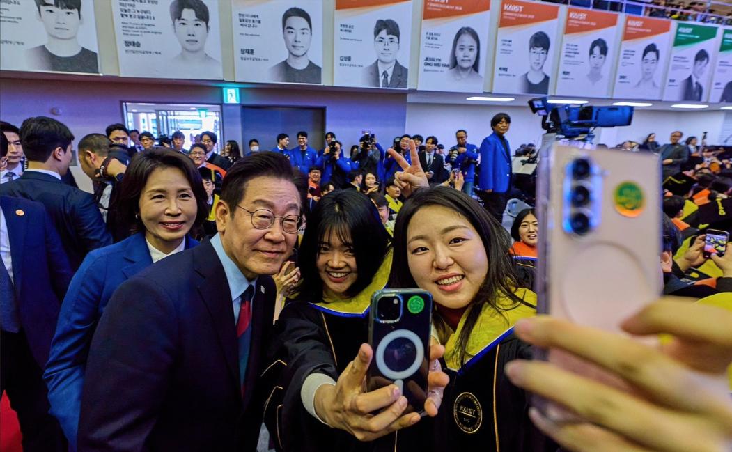 韩国公开喊话中国 根据韩国方面2月21日的报道，韩国政府拒绝了美国提出的韩美日三