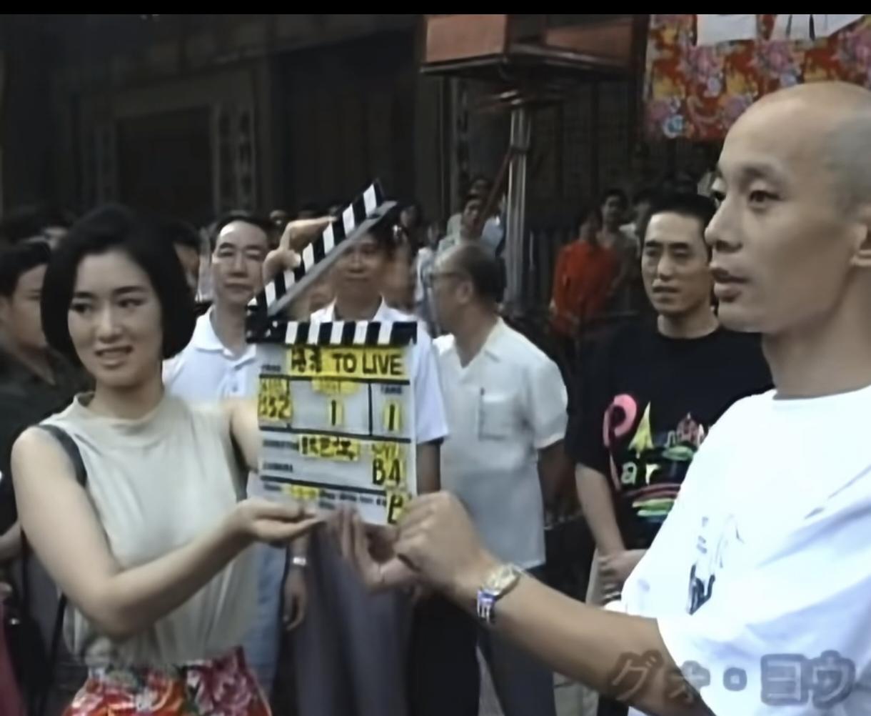 谁都能漂亮，但谁能不要命？
张艺谋当年见巩俐，看了五分钟只说了一句话：“你身上有