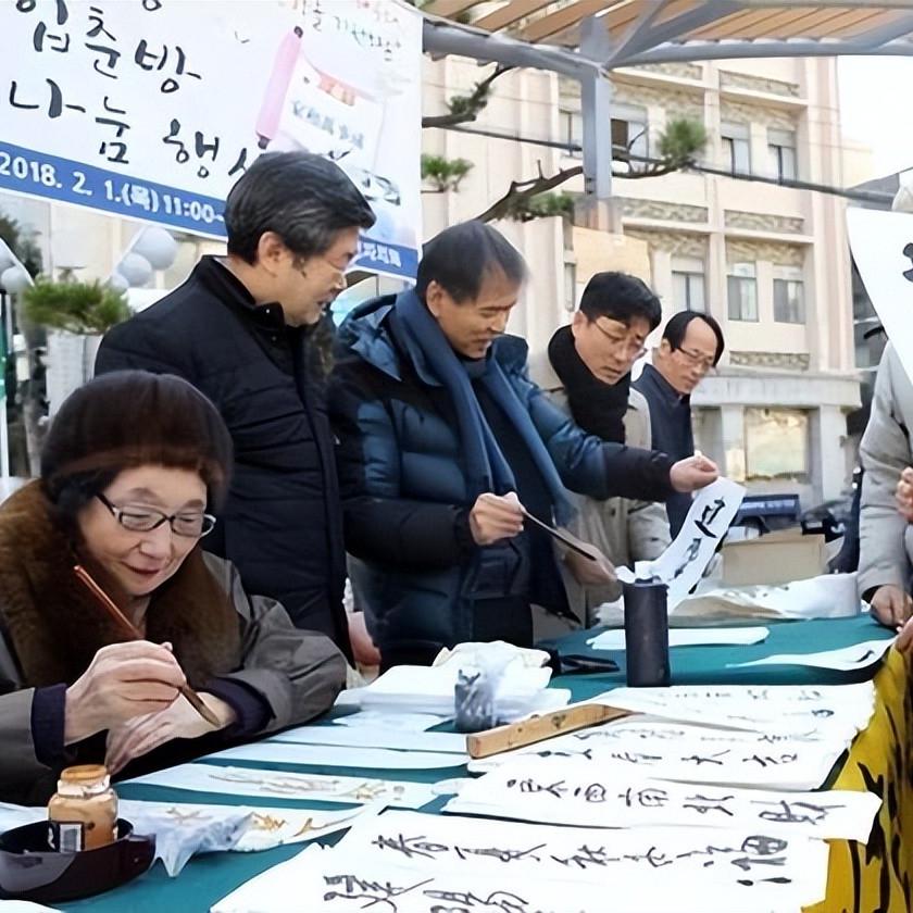 韩国拿汉字申遗？声称是祖先发明的！中国人还没急韩国人先坐不住。
 
汉字的根儿在
