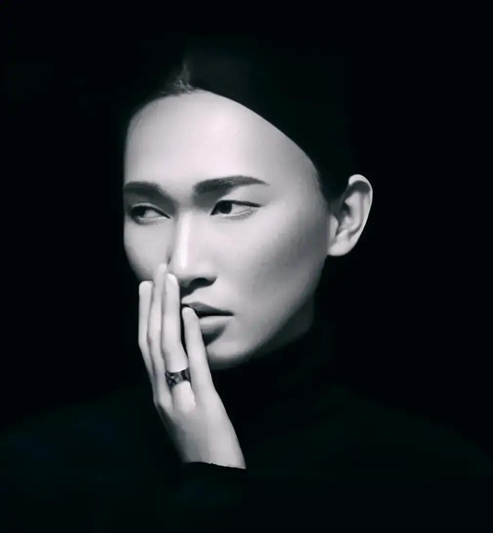 你刷到黄景瑜新剧花絮里那个“中性风女友”了吗？评论区吵翻：“这到底是男友还是女友