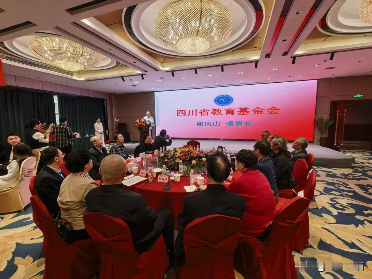 助教兴文	，福德同行	。
四川省教育基金会福德专项基金公益捐赠暨授牌仪式发布会2