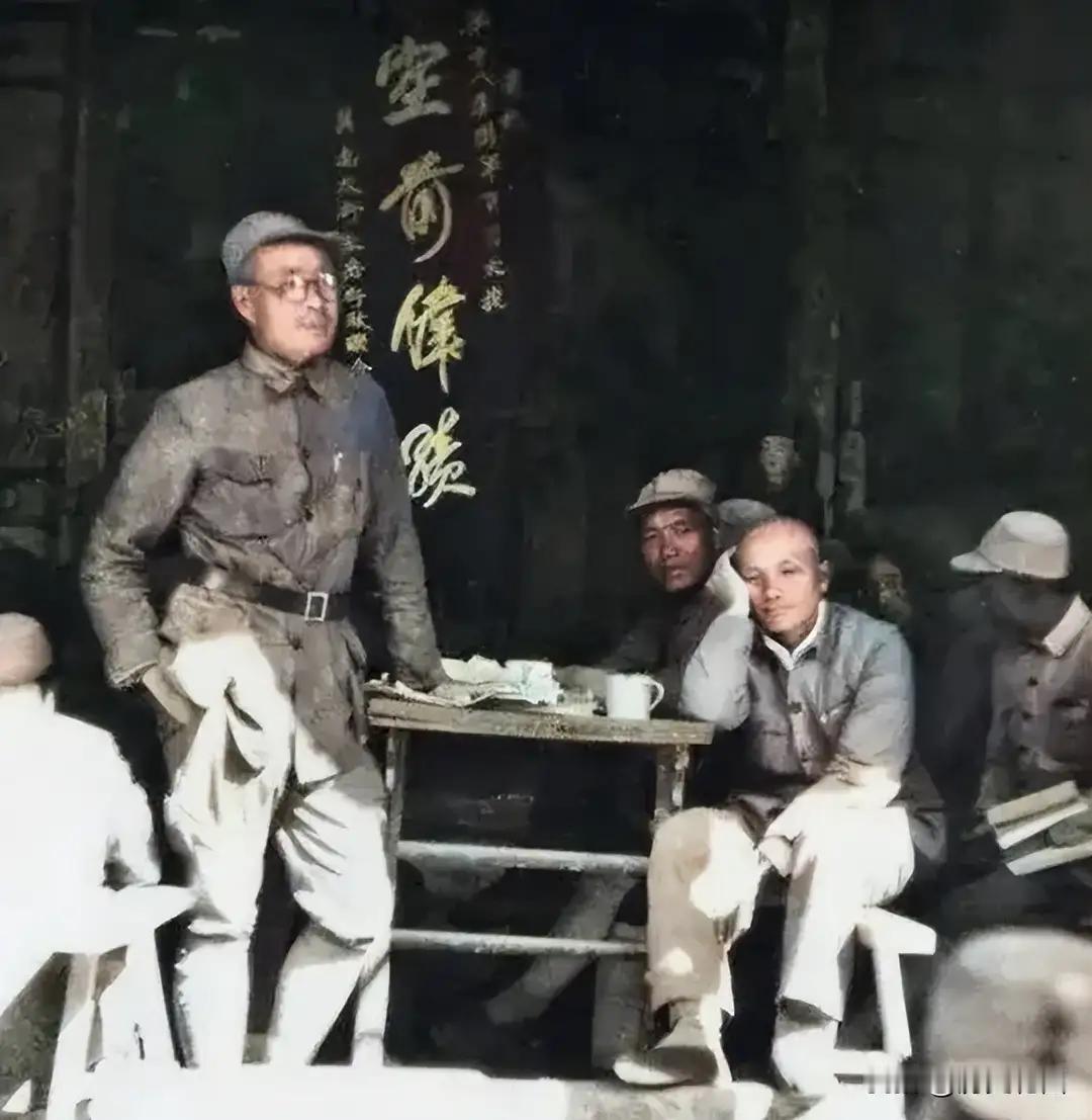 淮海战役打响，一场国共精锐中原大决战拉开大幕。
谁应该来指挥中原野战军和华东野战