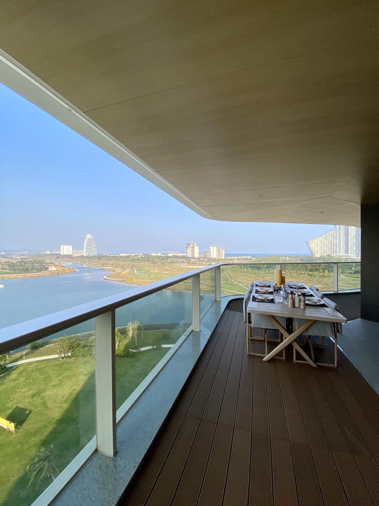 退休后爸妈一直心心念念要来海南养老，追求精致的养老生活，果断给爸妈在海南看房，安