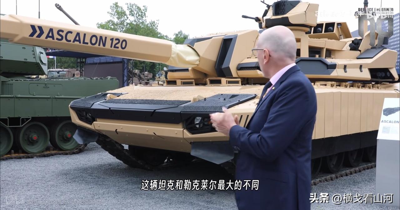 勒克莱尔革命的数据出来了
 
原版勒克莱尔的底子上，硬塞140mm大口径炮，搭配