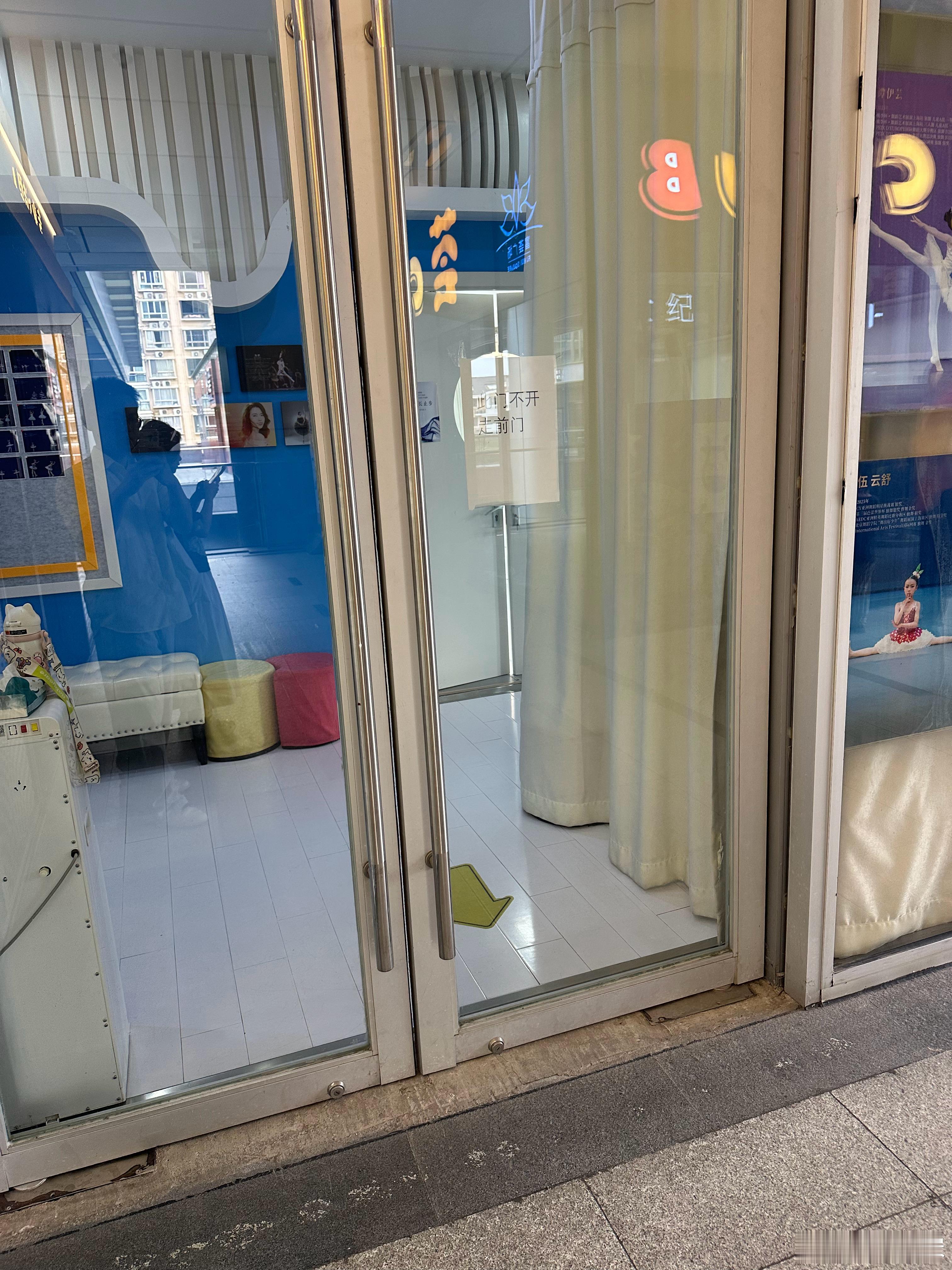 四六级今天是六级考试，本来被安排去监考的，因为要带娃，没有办法想当年考四级六级的