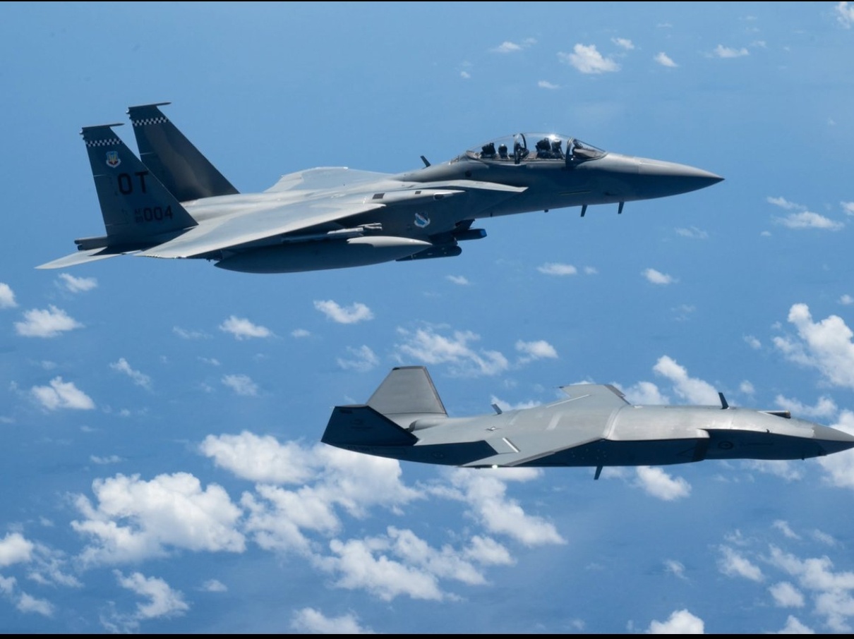 F-15EX和MQ-28在“英勇之盾-2026”演习中。 