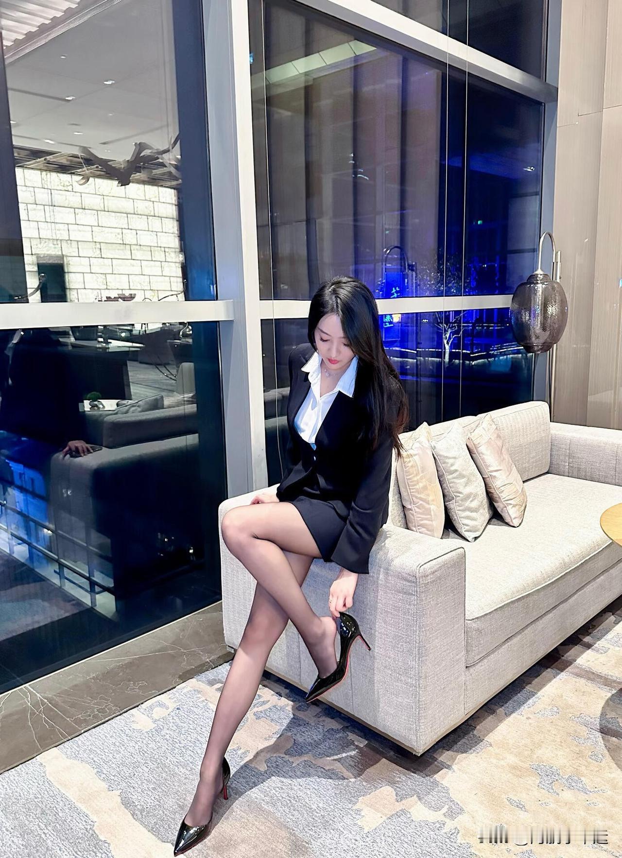 95后空姐的白领梦[彩虹]
自己在读书时代便希望长大能成为白领丽人[耶]每天都打