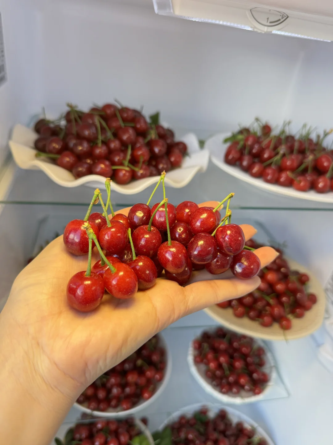 吃了一口就把冰箱占满了，成功平替了车厘子