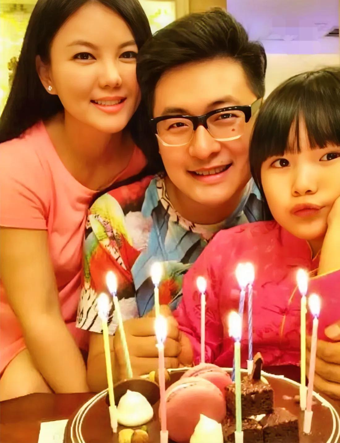 李湘二婚嫁给王岳伦后，没多久就怀孕了，李湘却哭着说：“我不想生孩子，我们离婚好吗
