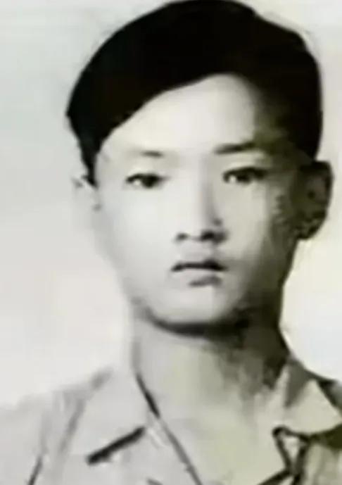 1984年，朱自清icon的长子朱迈先icon，被枪决33年后，湖南法院复查时，