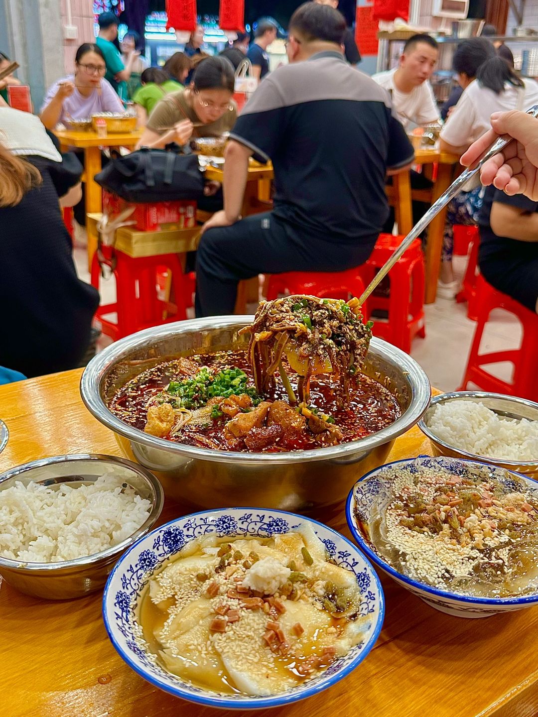 不在成都，在广州街边平价冒菜屋…………