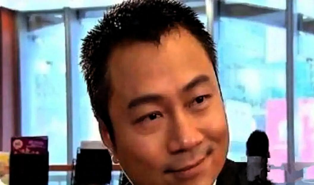 不得不承认，黎耀祥真是个明白人！他卖掉了香港87平米的住宅，到手1350万港币，