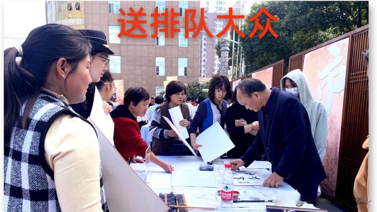 #以书之名#
书法创作无疑是一种劳动。它不仅是手的运动，更是心灵的倾注。每一笔、
