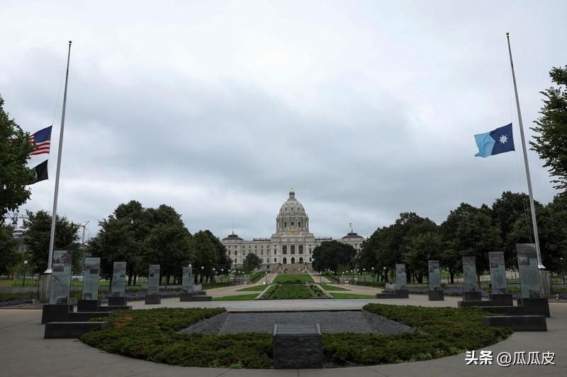 人到中年，到底要不要认真打扮自己，这是个值得探讨的问题。有人觉得没必要，生活琐事