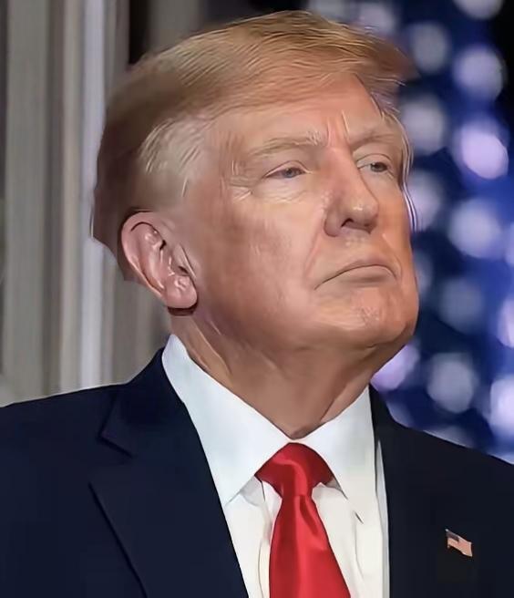 美国突然放话：2027年才对华芯片加税，先缓18个月！这哪是松口，分明是被逼的！