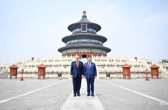 2026年是一个历史性节点，东大重新站在了世界第一的位置。天坛寓意深刻。 