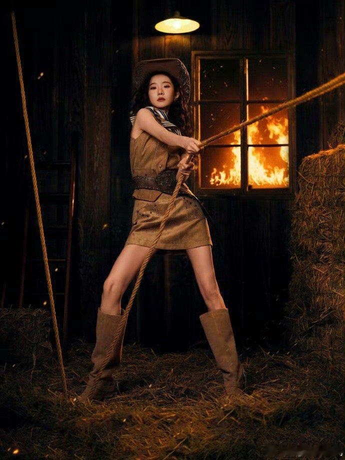 张艺凡别拍了你后面着火了 救命！张艺凡这“着火图”也太绝了！身后火苗乱窜，她一个