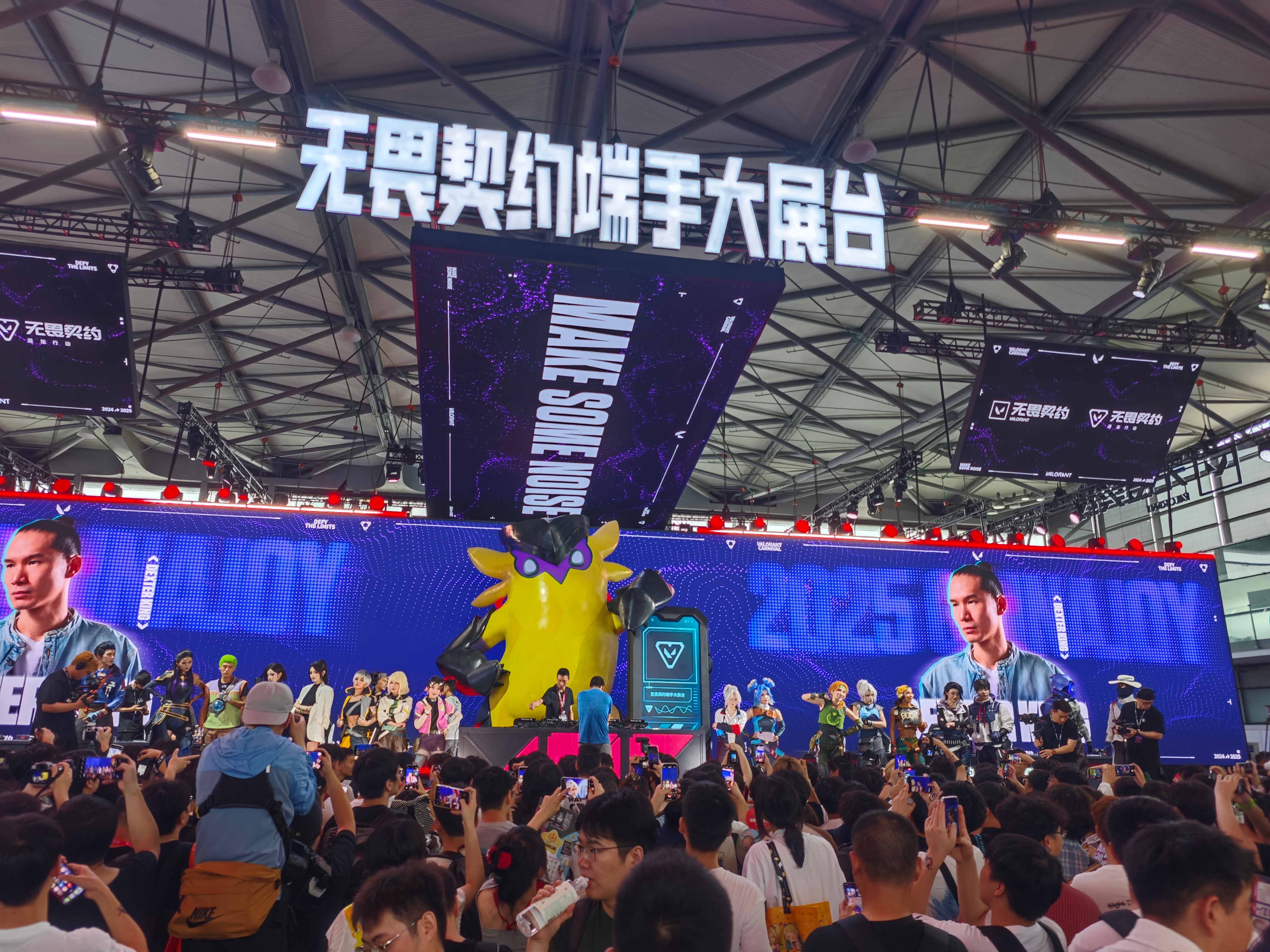 腾讯游戏宣布正式接管2025Chinajoy了，腾讯游戏的场馆根本走不动道，开始