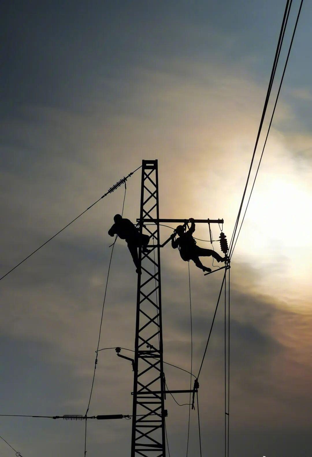 夜晚的黑暗是短暂的，明天的光明将照亮你的梦想，醒来时充满力量与信心，晚安