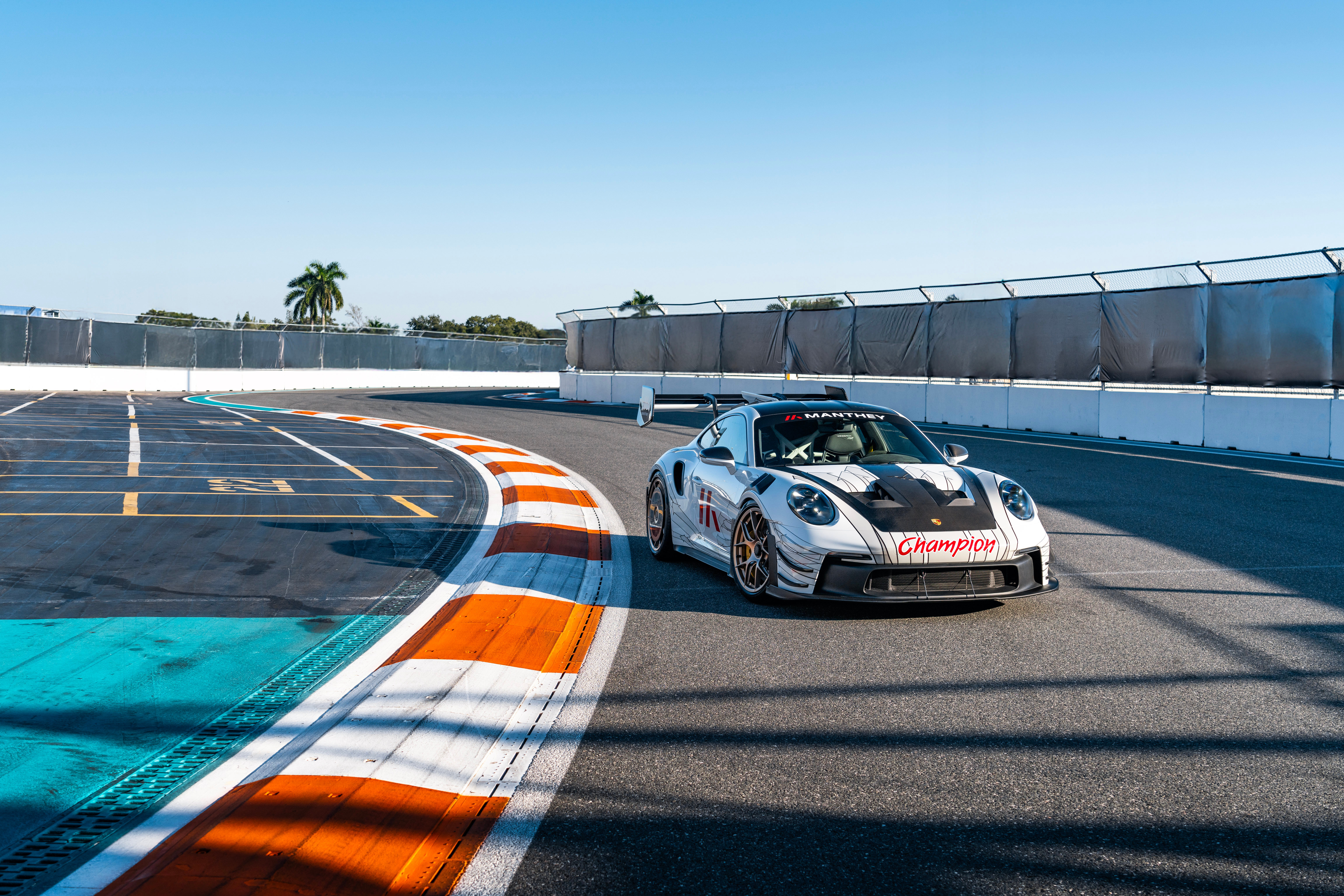 保时捷 992 GT3 RS Manthey Racing 