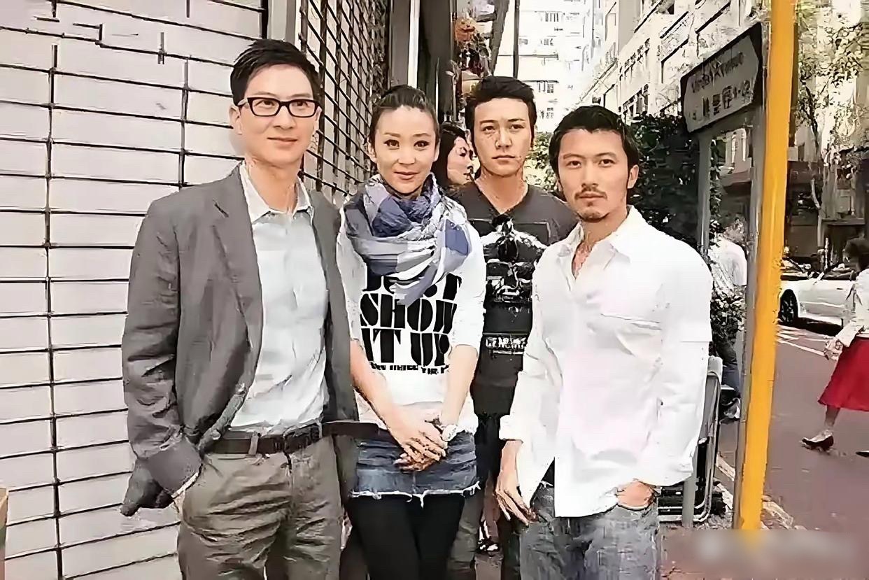 苗圃这穿搭也是时代的眼泪了吧 ​​​
