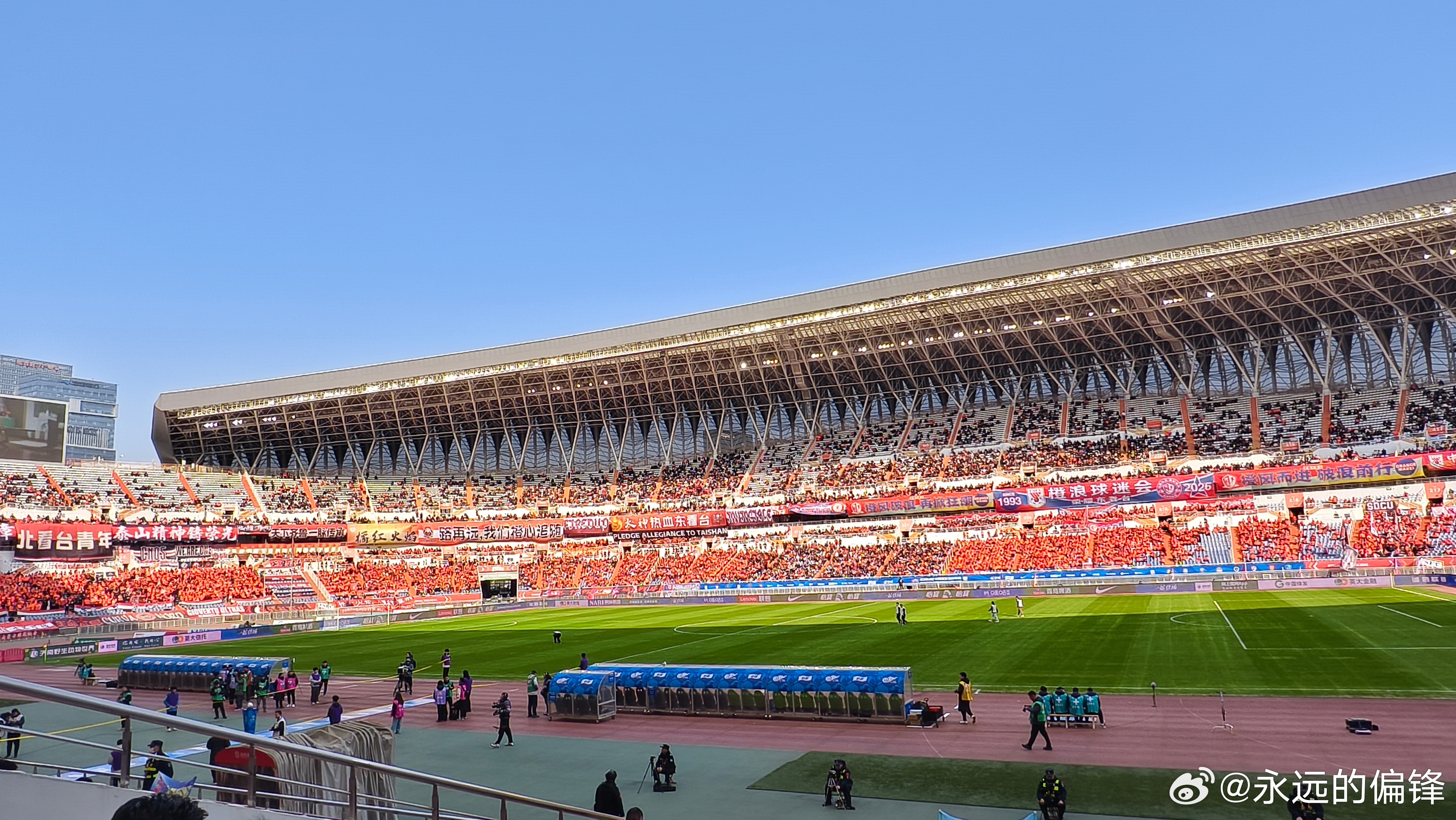 距离比赛还有一刻钟，上座一般情况。 