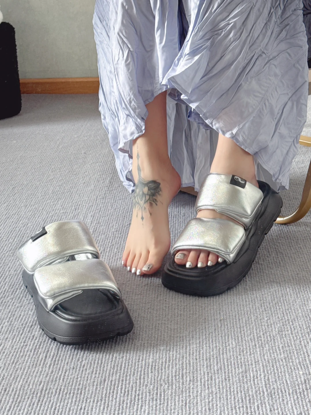 厚底泡芙凉鞋 有点酷！