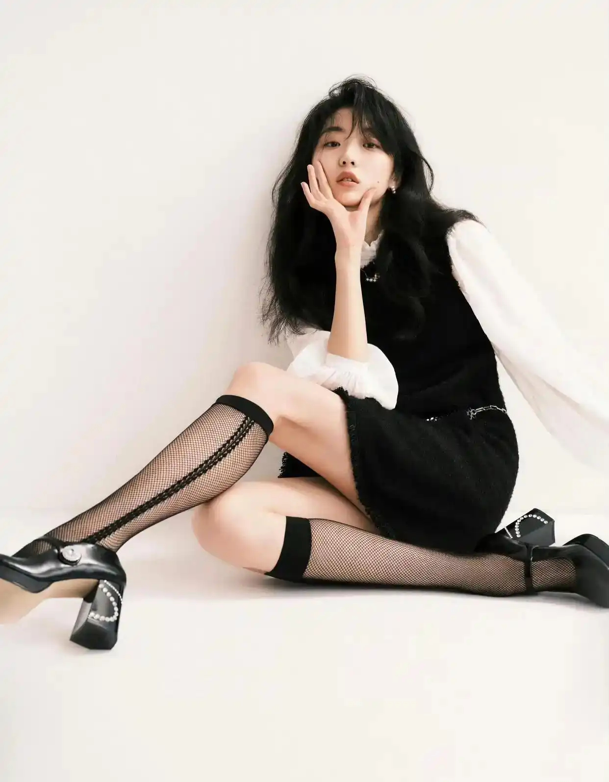 孙千这组写真美翻了，大长腿太撩人啦！特别那张神级别的live ​​​