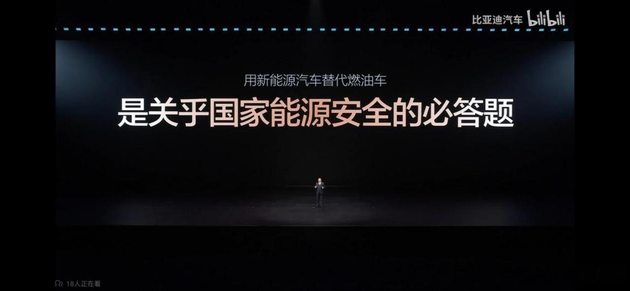 油价重回“9元时代”，加满一箱油多花上百元，燃油车主的钱包再次承压。面对这道关乎