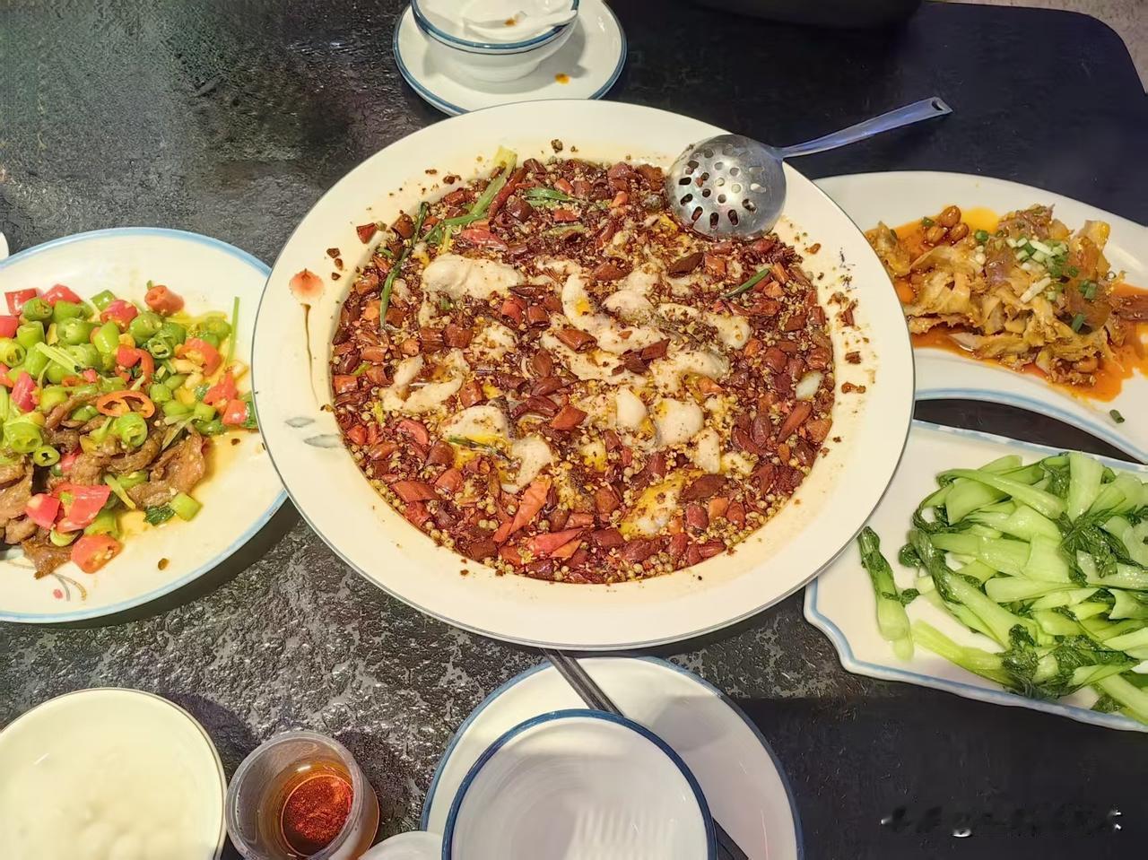 今年的五月会火红么？
先来尝尝火红的辣椒🌶，希望今年是一个火红的五月。