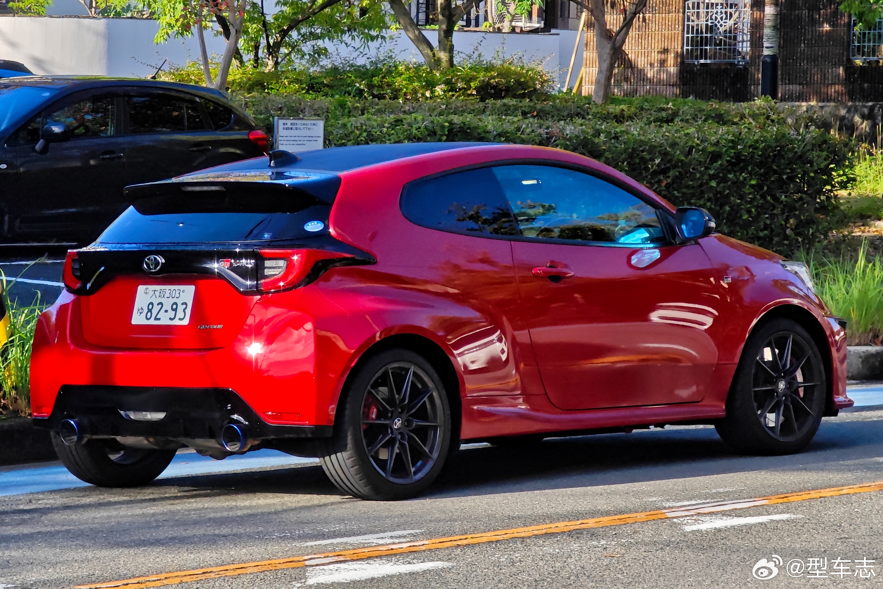 型车街拍  偶遇丰田三缸神车GR Yaris。这边很多小姐姐开GR日常代步，而国