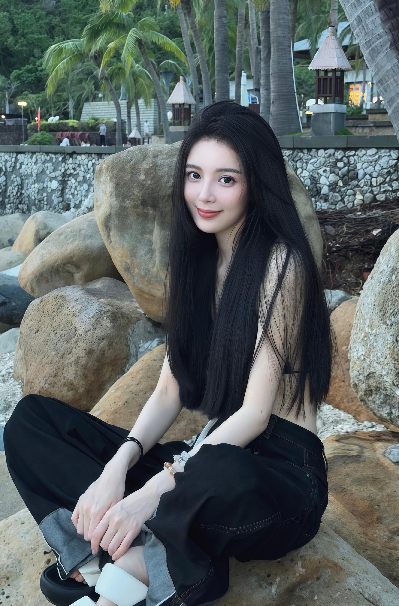 为什么单单一个背影就如此的动人？
南方，
十月的海，
微凉而已，
高颜女生荷宝，