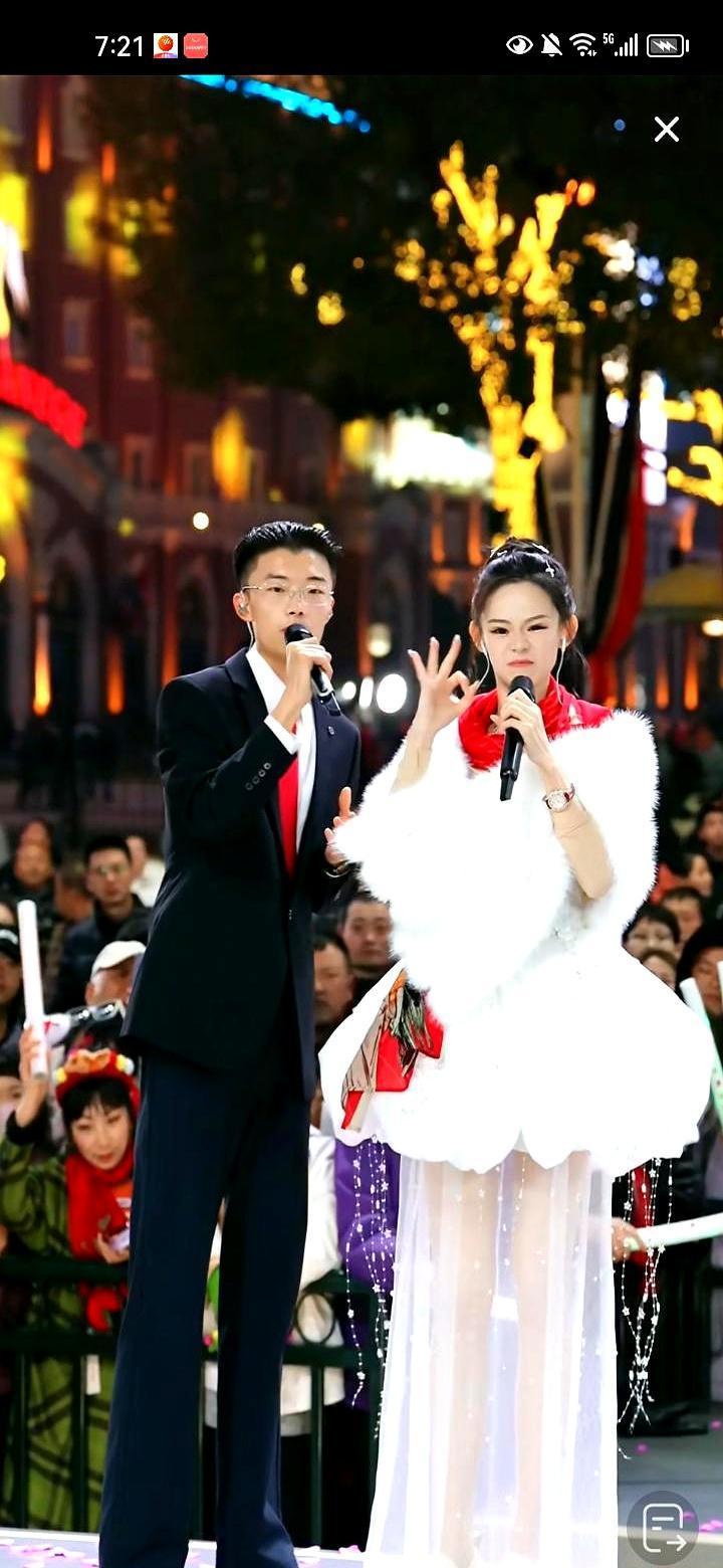 他爆红的速度，和他凉掉的速度，哪一个更快？
直播间人数还在涨，但一个数字开始沉默