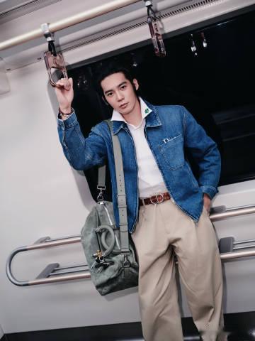 于适素颜时装周出发图 哇哦！于适素颜出发去巴黎时装周，这颜值也太能打了吧！皮肤细