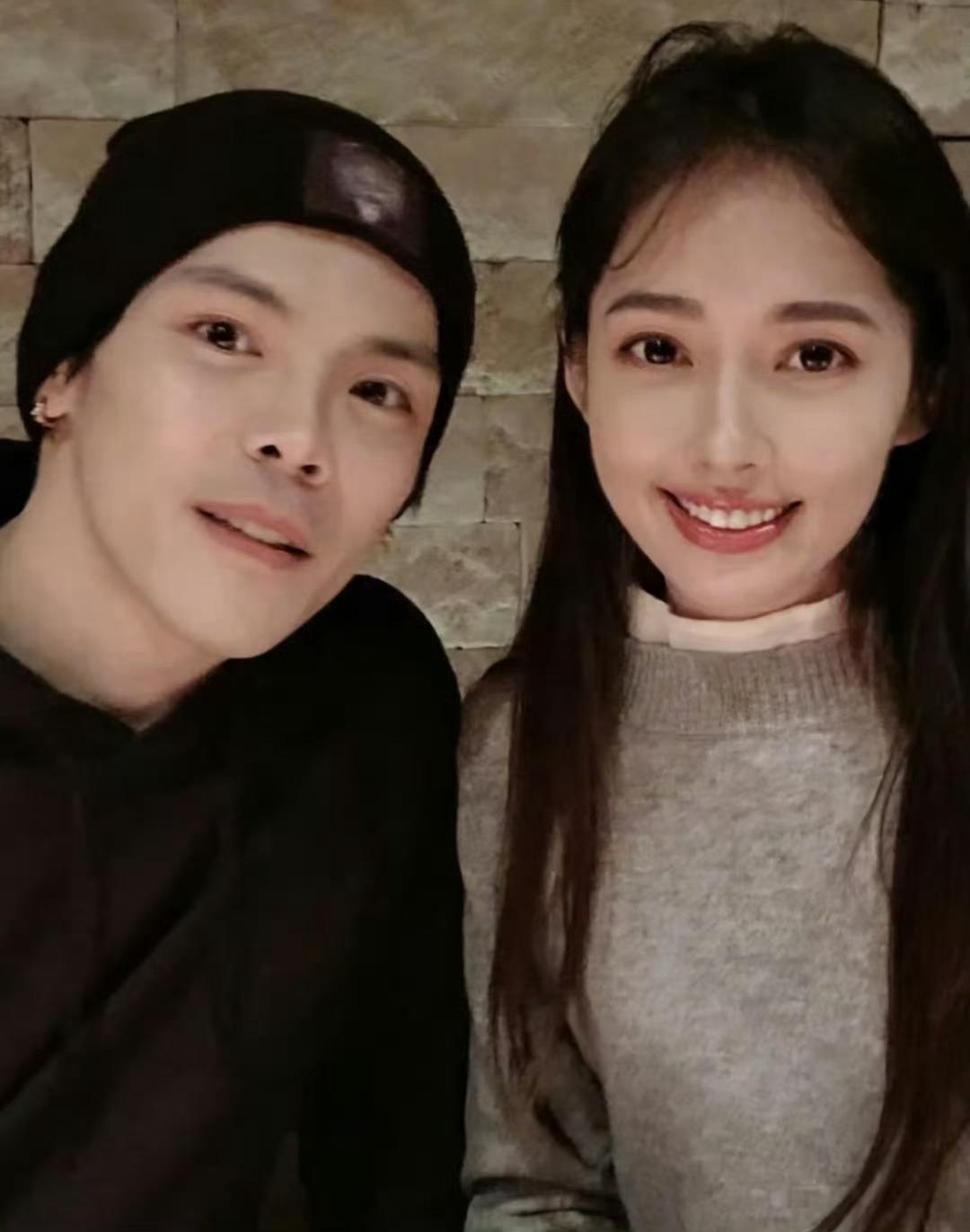 摊牌了！向佐自曝哄郭碧婷录综艺，初衷只为热度和收益
 
向佐做客易立竞访谈时直言
