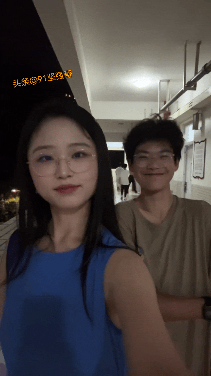 当年没能跟我大学刚毕业的班主任合个影是真的遗憾！