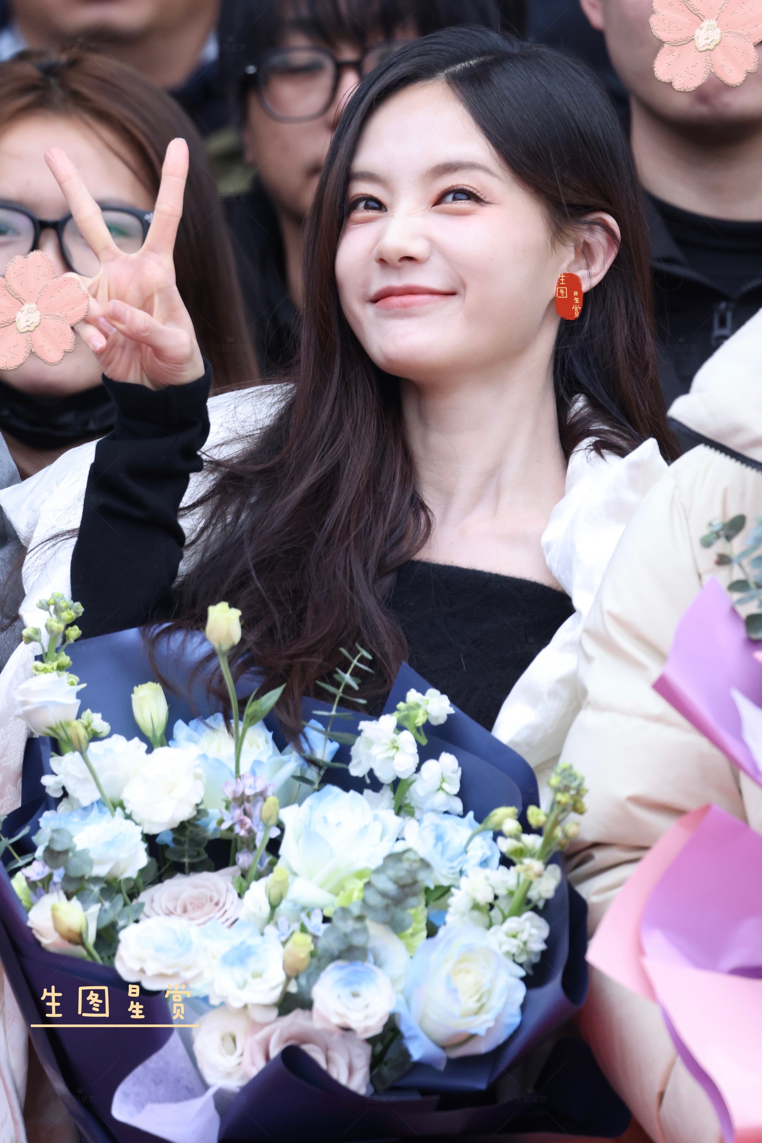 李一桐  李一桐美人余杀青生图桐桐太俏美了，期待余梦早日上线💐 