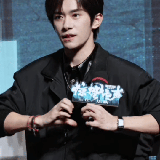 其实严迪也是小苦瓜，在警校毕业后有没有睡过一个好觉呢，那五年是怎么过的呢就算面临