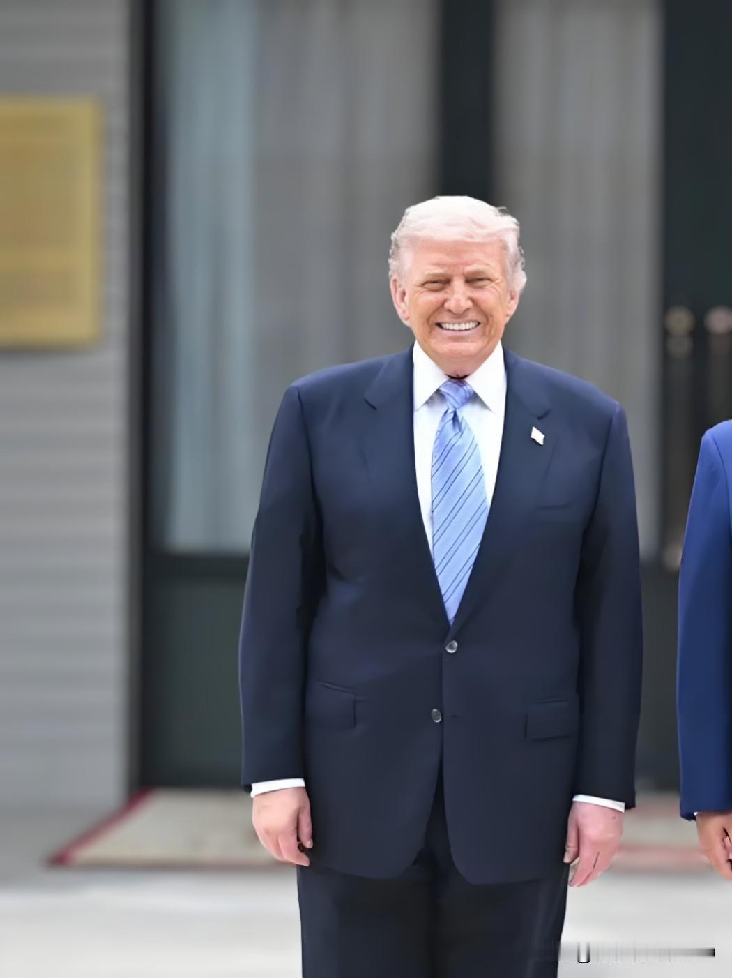 将要结束访问回国了，
今天看出去格外的开心。