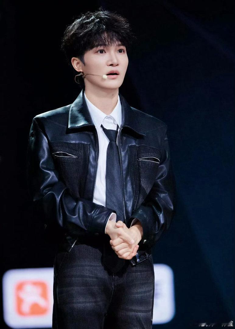 脱口秀演员称赞周深热烈而又善良被这份治愈的双向奔赴狠狠打动，童钟表演状态不佳陷入