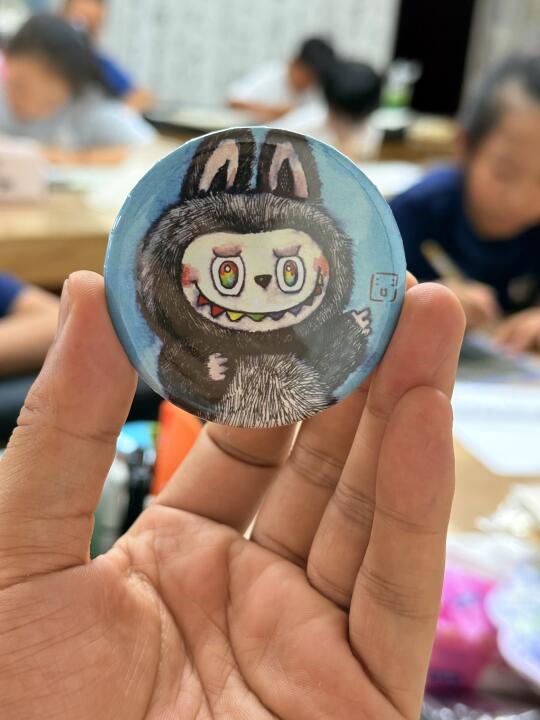 拉布布｜送给学生的徽章☀️