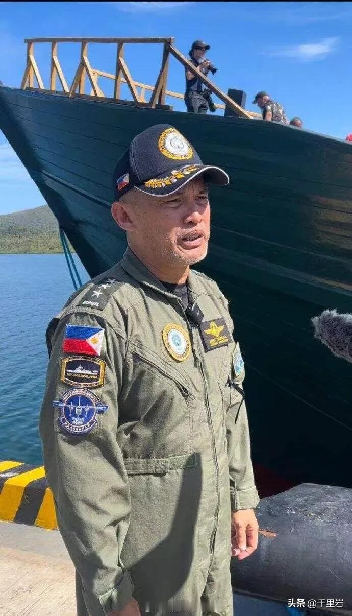 这是中国第3次炮打名将之花吧？
昨天海警一炮命中了菲律宾西部军区司令阿尔贝托·卡