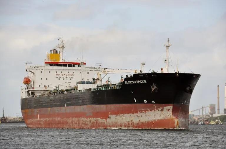 俄罗斯40%的海运石油出口已经被截断，原因是乌克兰持续发射无人机袭击俄港口码头和