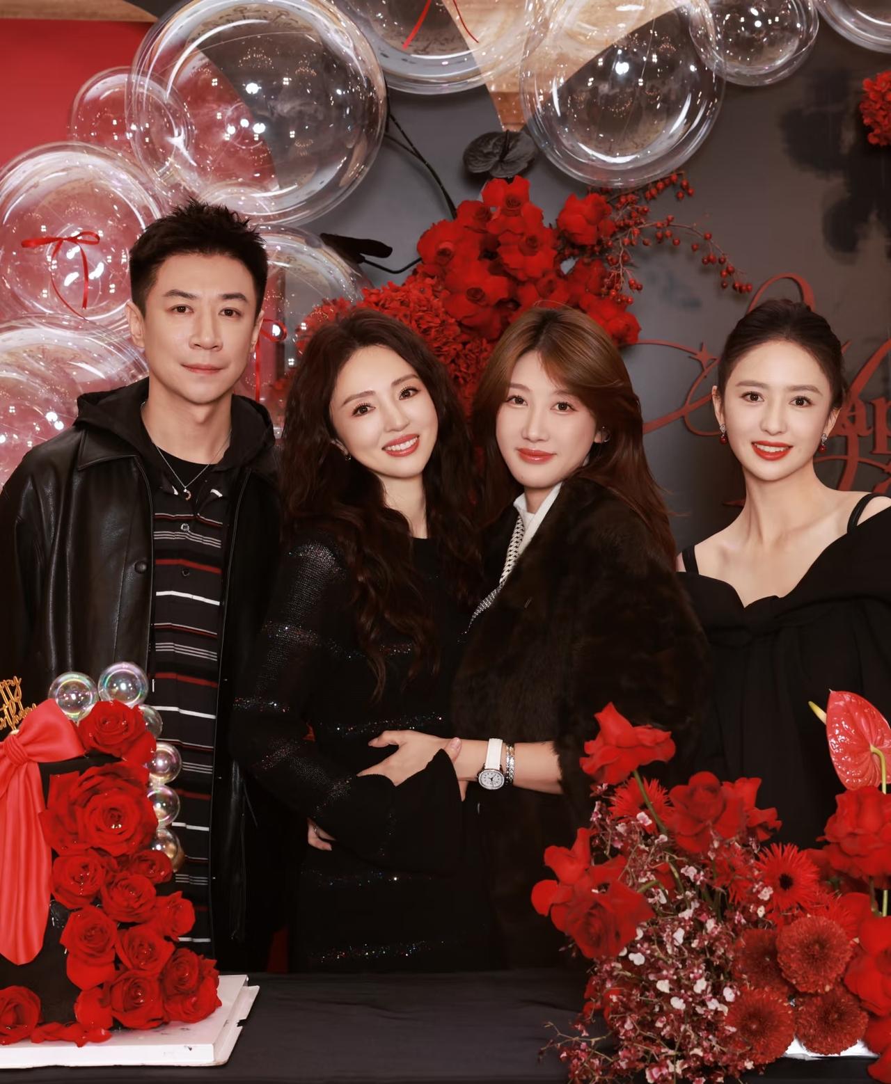 董璇是不是怀二胎啦？看她和闺蜜的发布的庆生照，真的很难不让人遐想她是是怀孕啦，董